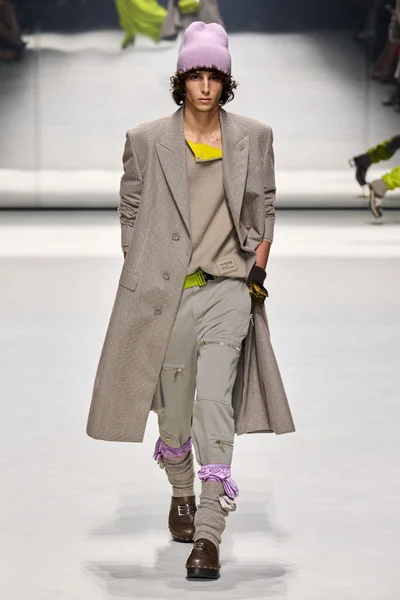 Look 10